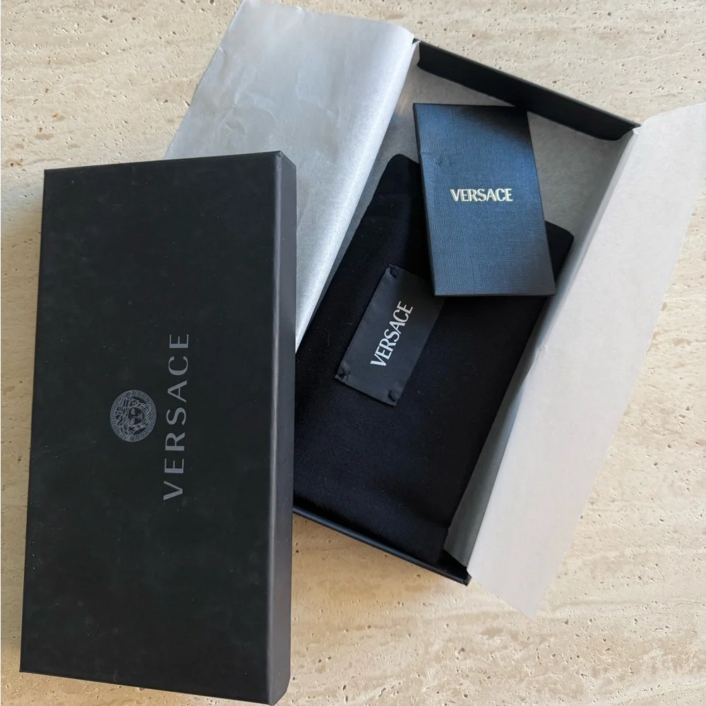 NWT VERSACE Black Quilted Leather Card Holder with Zipper